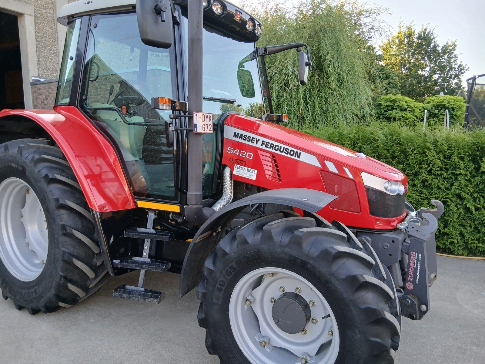 Tracteur de 2011 avec seulement 262 heures de travail, Jusqu'à 2500, 80 à 120 ch, Enlèvement, Utilisé