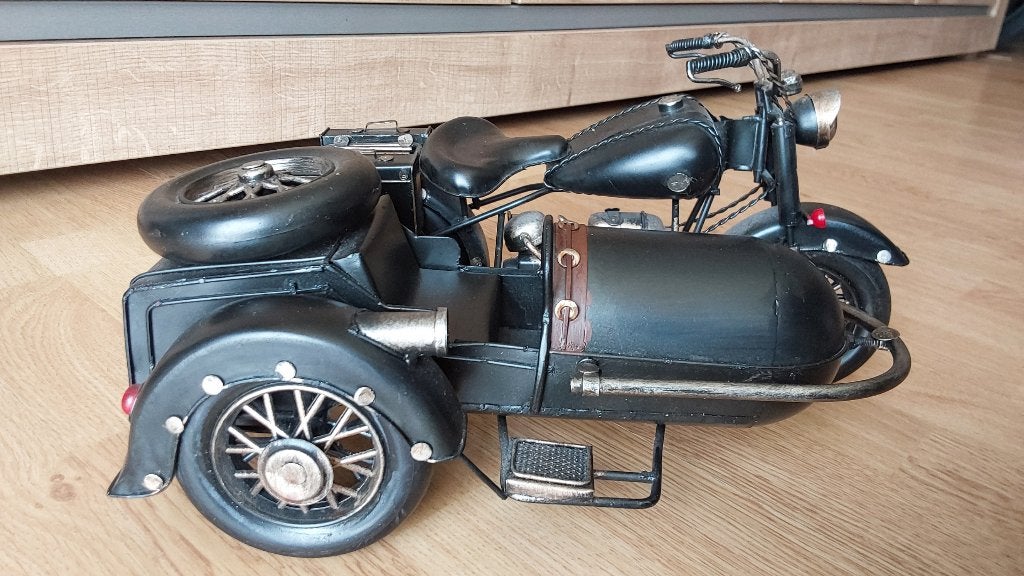 MOTO AVEC SIDE-CAR MINIATURE EN ETAIN, Enlèvement, Comme neuf, Moteur