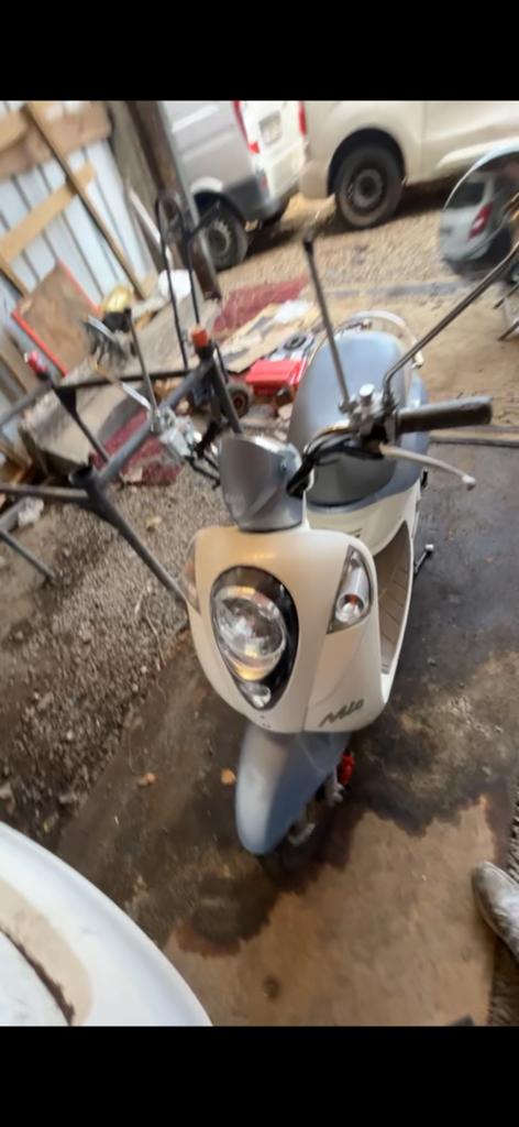 Sym mio, Fietsen en Brommers, Klasse A (25 km/u), Zo goed als nieuw, 50 cc, Ophalen