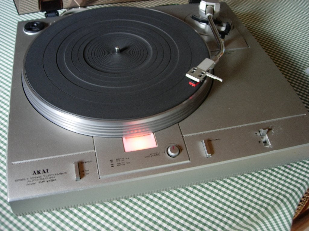 Akai AP-D30 Japan Direct Drive wordt getest, Ophalen, Refurbished, Akai, Pitch-regelaar