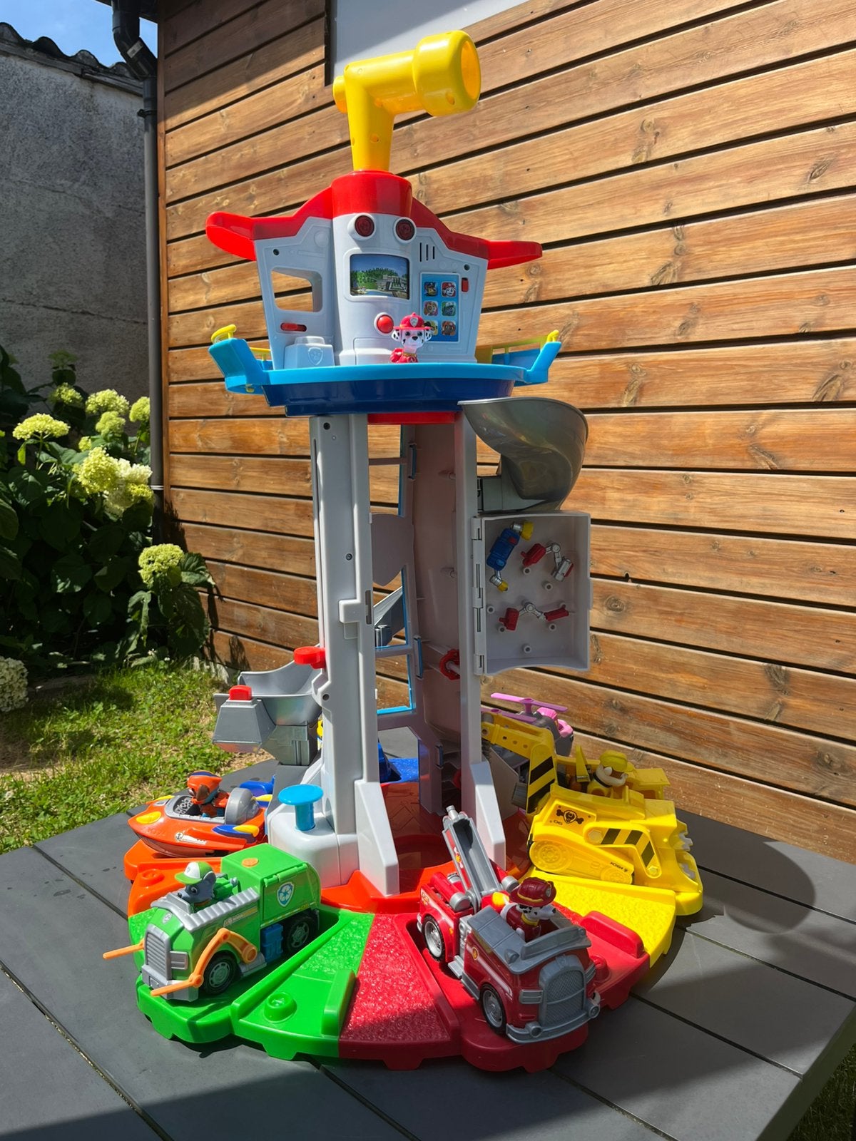 Paw patrol uitkijktoren met figuren, Ophalen, Zo goed als nieuw