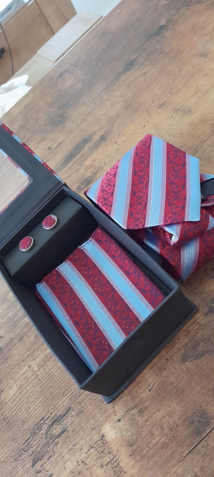 Coffret neuf cravate en soie , mouchoir et bouton de manchet, Vêtements | Hommes, Enlèvement ou Envoi