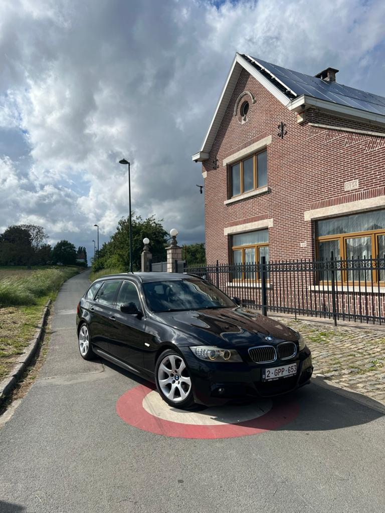 BMW 318i E91 2011, Auto's, Euro 5, Achterwielaandrijving, Zwart, 4 cilinders