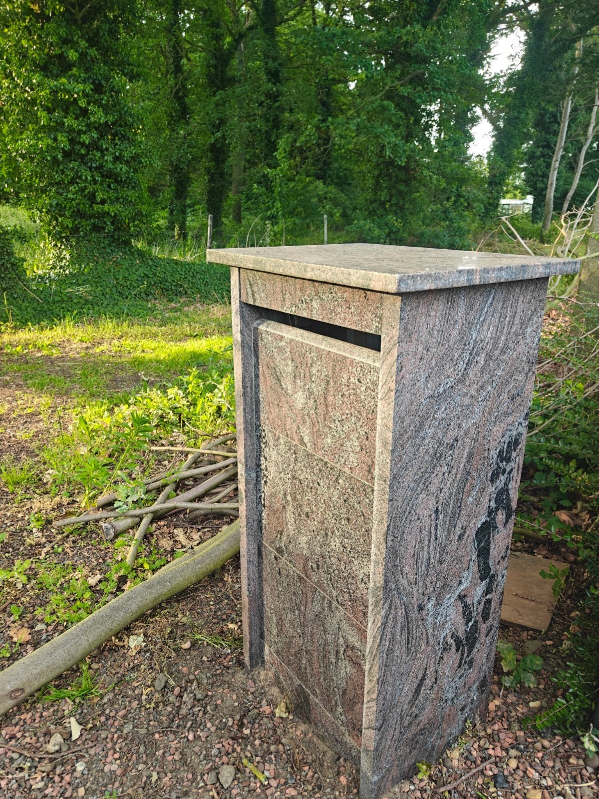 Granieten natuursteen brievenbus., Ophalen