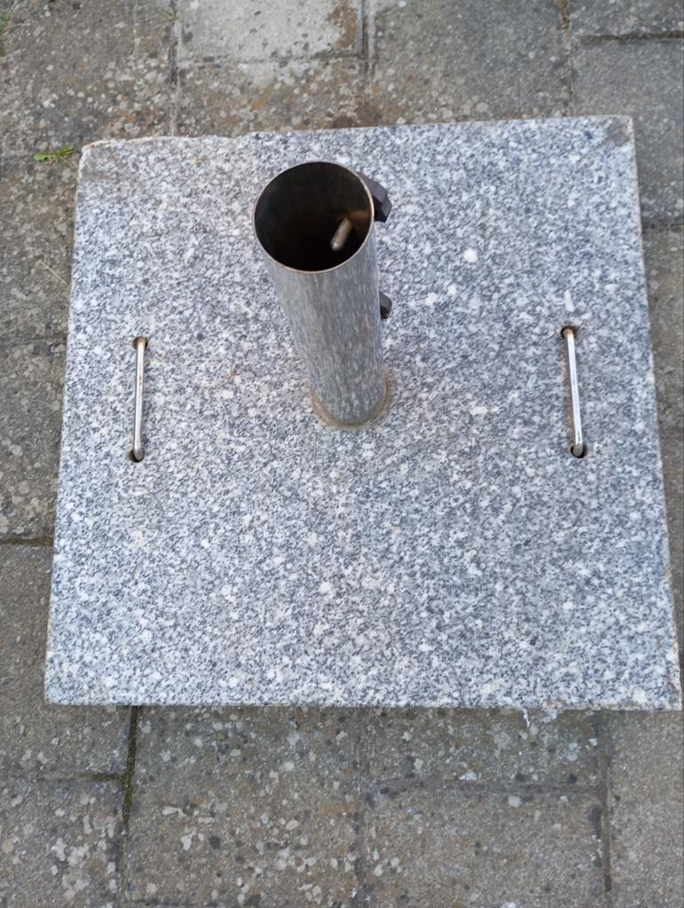Granieten Parasolvoet.. Grijs gespikkeld.. 50 CM/50 CM, Tuin en Terras, Ophalen, Gebruikt, Minder dan 1 meter, Parasolvoet