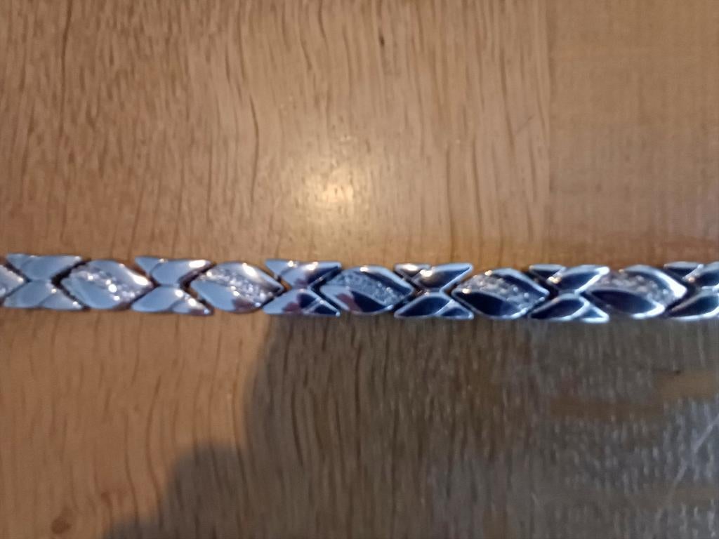 Superbe bracelet avec strass et aimants, Bijoux, Sacs & Beauté, Neuf, Enlèvement ou Envoi, Argent, Avec strass