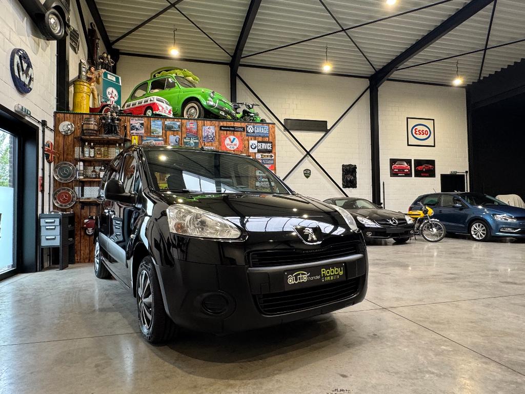 PEUGEOT PARTNER - AUTOMAAT - LICHTEVRACHT - topstaat -, Auto's, Bestelwagens en Lichte vracht, Euro 5, 4 cilinders, Zwart, Bedrijf