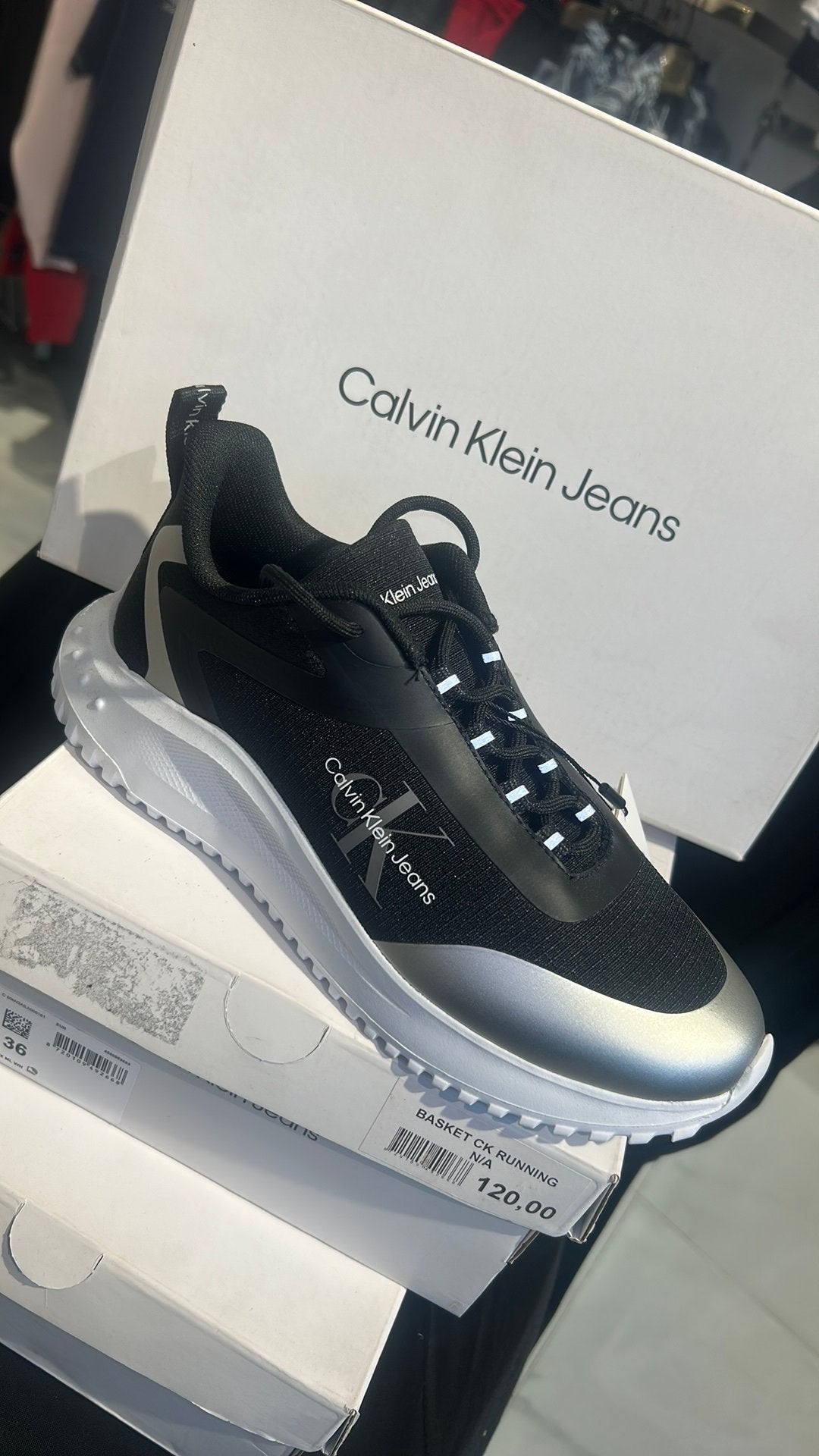 Basket calvin klein jeans  ( taille 36 et 37), Ophalen, Nieuw, Sneakers