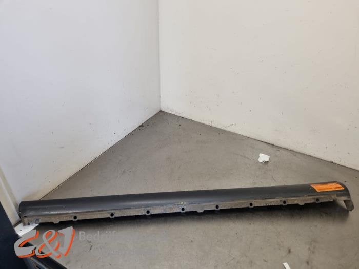 Seuil droit d'un Mercedes Vito (MB7831), 3 mois de garantie, Utilisé, -, -