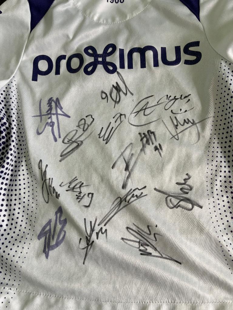 Gesigneerd kindertruitje RSCA 2025-2026, Verzamelen, Ophalen of Verzenden, Zo goed als nieuw, Shirt