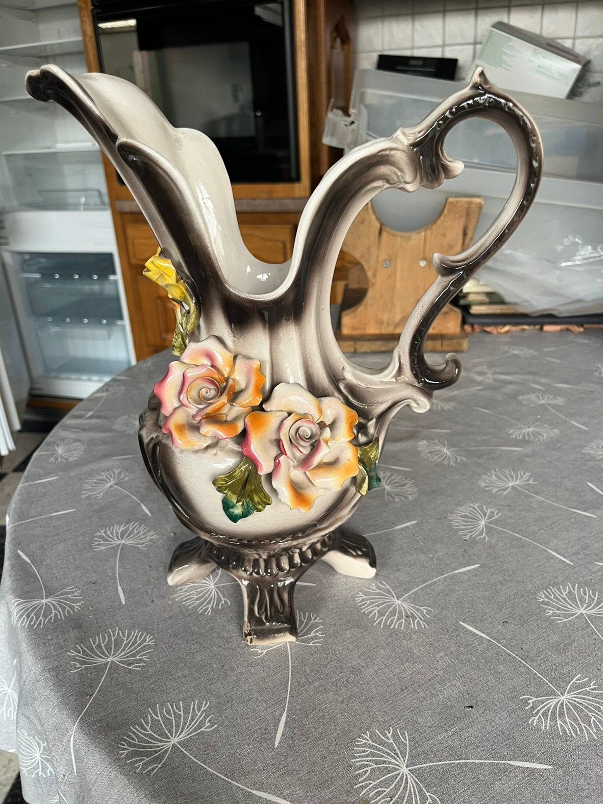 Vase à motif floral, Enlèvement