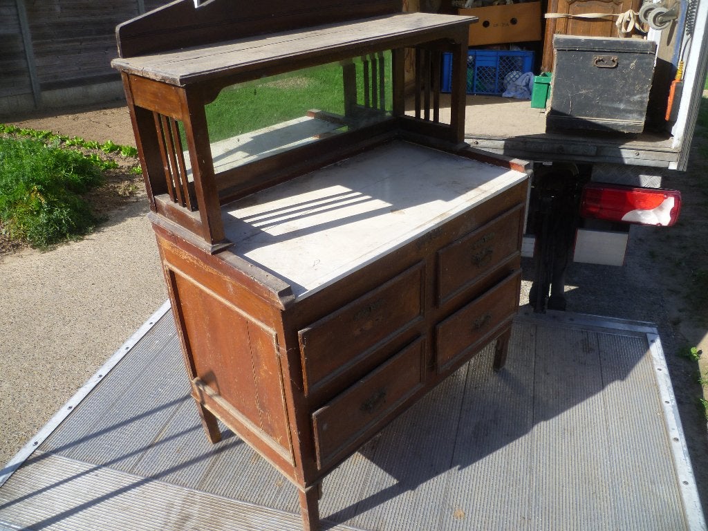 OUDE COMMODE, Enlèvement