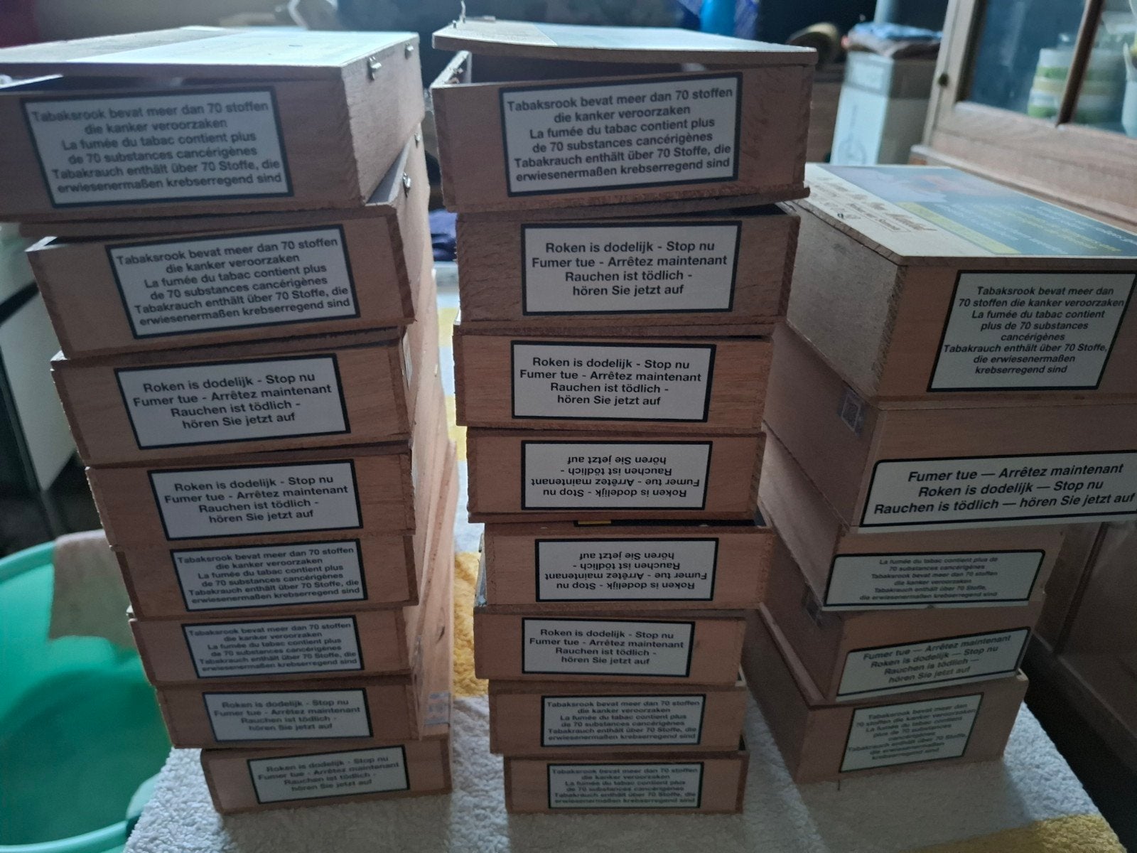 21 houten sigarenkistjes, Ophalen