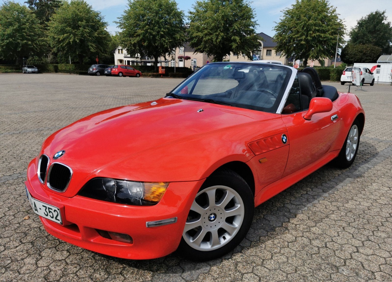 Bmw z3 1,9 Hellrot 2 Widebody Garantie 92 400km!!!, Auto's, Achterwielaandrijving, 87 kW, Zwart, 4 cilinders
