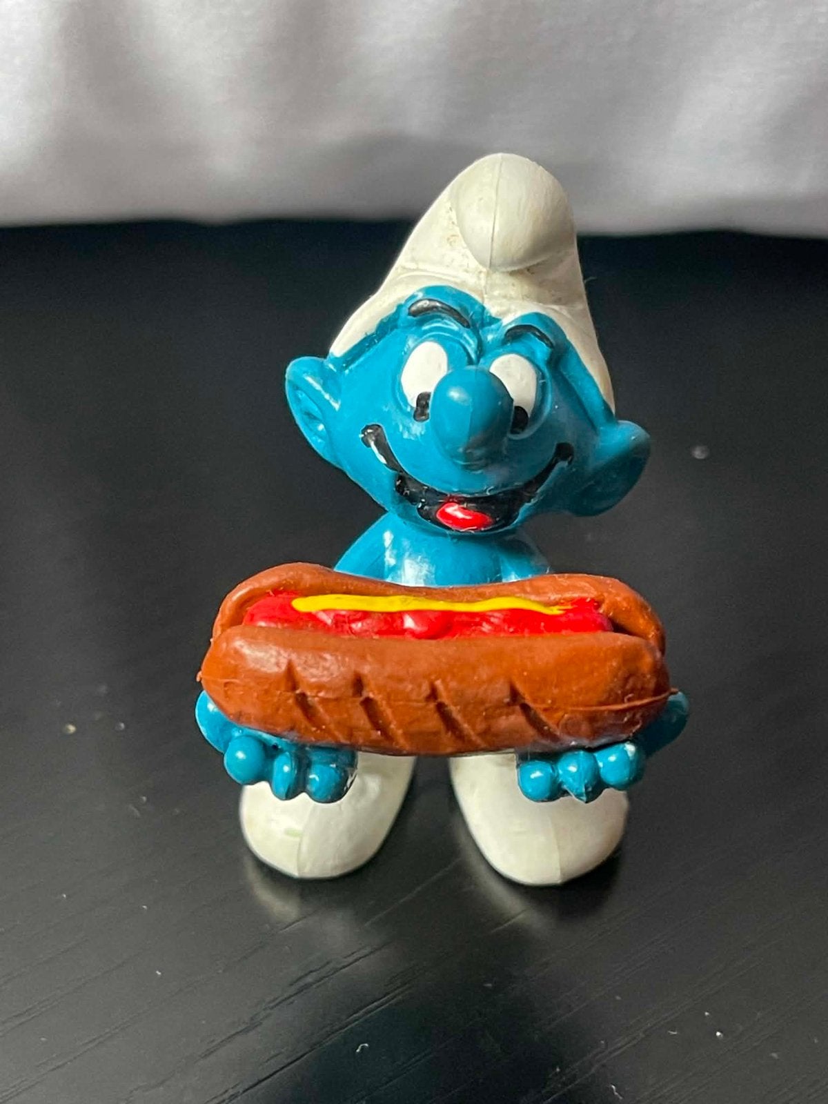 Vintage smurf 1982 hotdog smurf Schleich, Ophalen of Verzenden, Zo goed als nieuw, Smulsmurf, Poppetje, Figuurtje of Knuffel