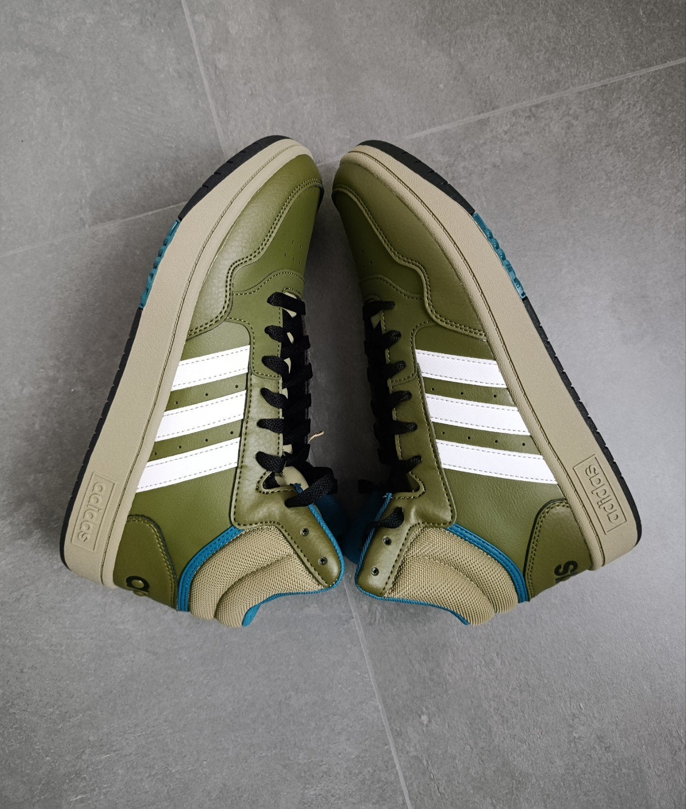 basket montante Adidas taille 42 Neuf, Enlèvement ou Envoi