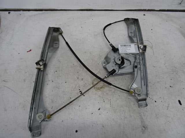 VITRE MECANISME AVANT GAUCHE Renault Clio III (BR / CR), Renault, Utilisé, Peter-Huppertz-Straße 5
51063  Köln, DE, Dialog.deutschland@renault.de
