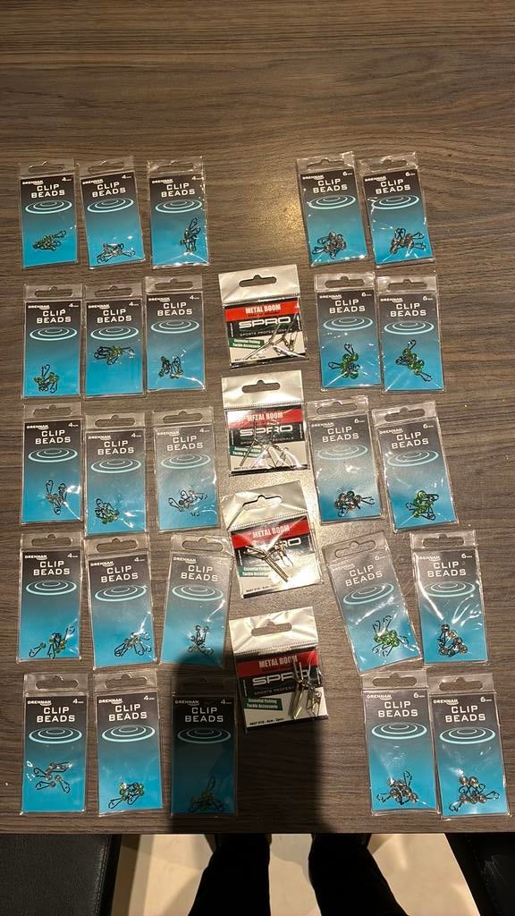 Klein materiaal feeder  ( clip beads 25st en 4st feederlink), Watersport en Boten, Hengelsport | Algemeen, Ophalen of Verzenden