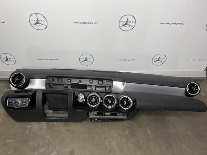 Tableau de bord d'un Mercedes A-Klasse, -, 3 mois de garantie, Utilisé, -