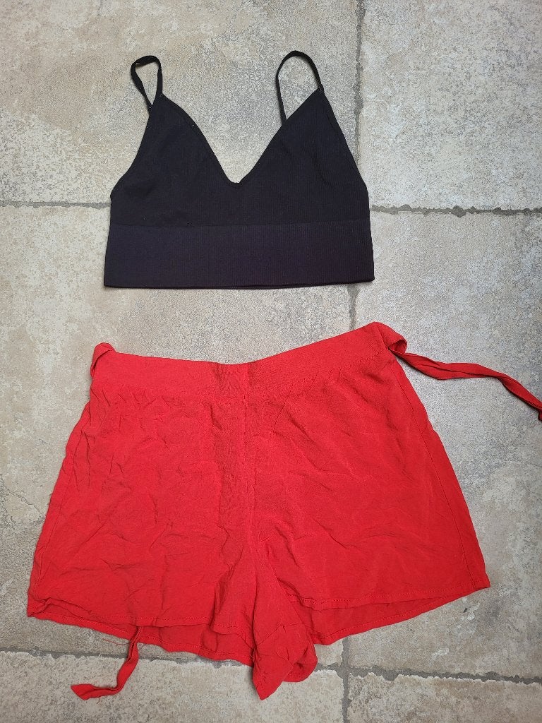 Mooi rood shortje mt 176 (zie foto's), Enfants & Bébés, Vêtements enfant | Taille 176, Pantalon, Enlèvement ou Envoi, Comme neuf