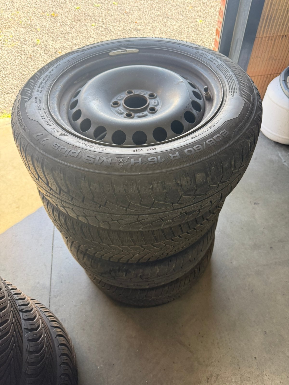 Pneus Dunlop & Uniroyal 205/60/16 avec jantes pour V60, Pneus et Jantes, Pneus hiver, 16 pouces, Véhicule de tourisme