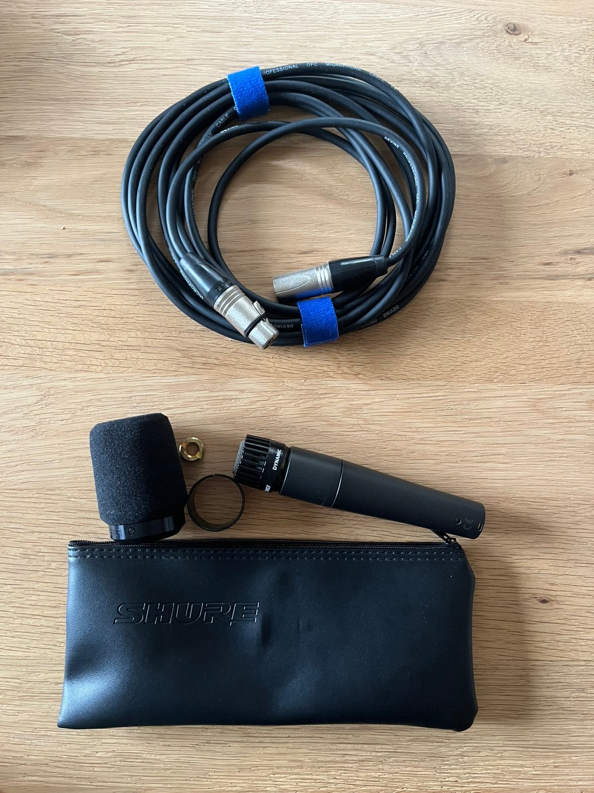 Shure SM57, demper, kabel en staander, Musique & Instruments, Enlèvement, Comme neuf, Micro pour instrument