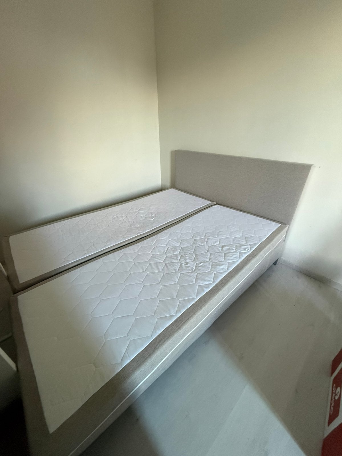 Boxspring, Ophalen, Beige, Tweepersoons, Zo goed als nieuw