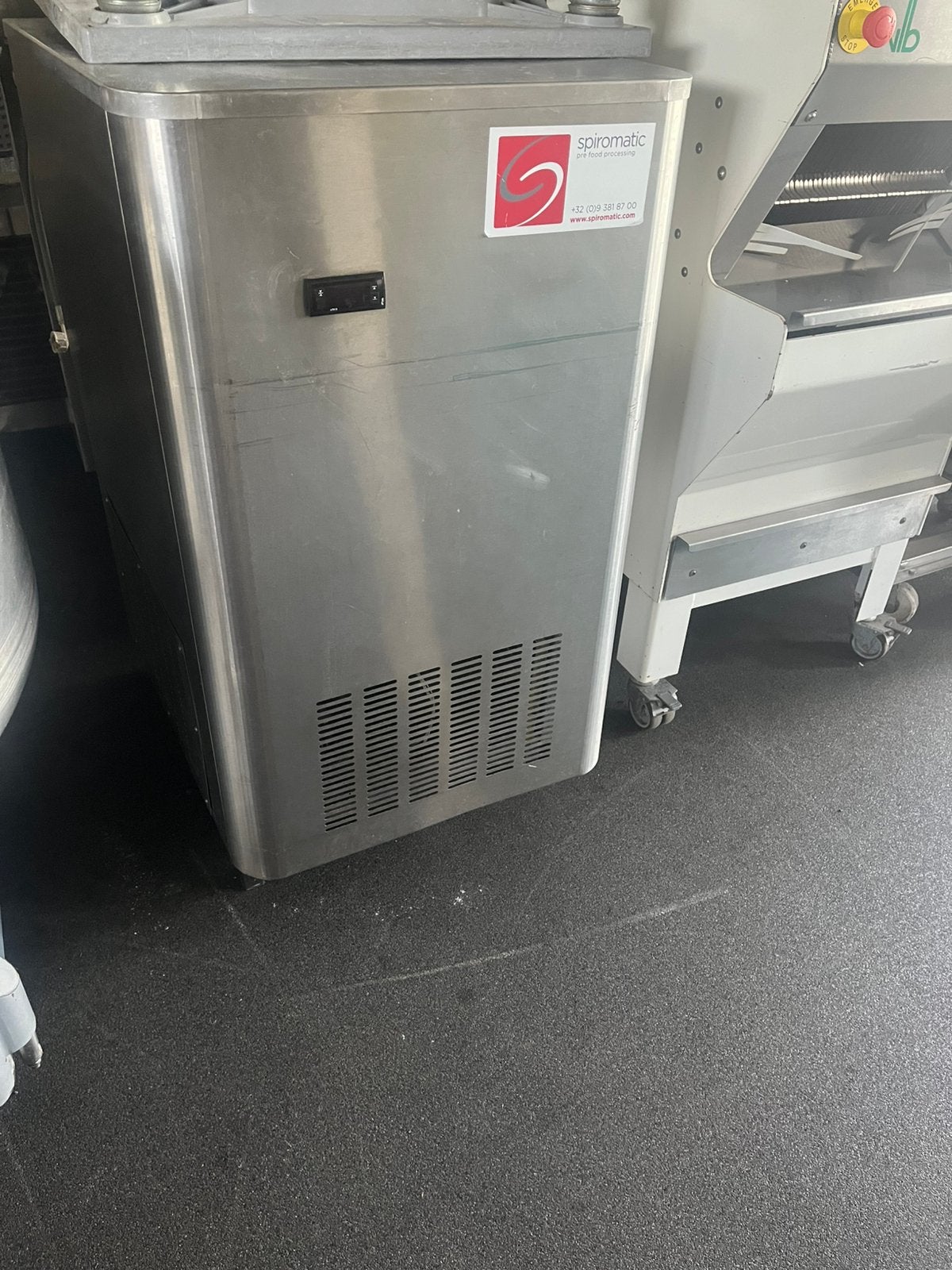 Makombi BKM75 doorstroomwaterkoeler, Ophalen