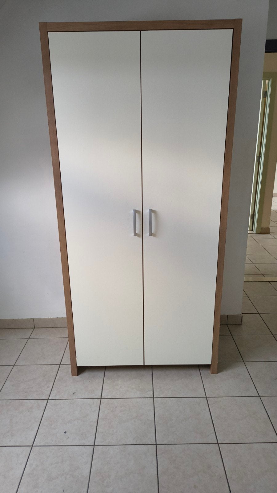 Kinder kleren kast, Enlèvement