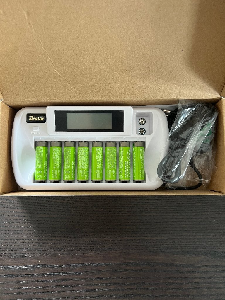 Bonai batterij oplader ZN827C + 8 oplaadbare AAA batterijen, Ophalen, Zo goed als nieuw