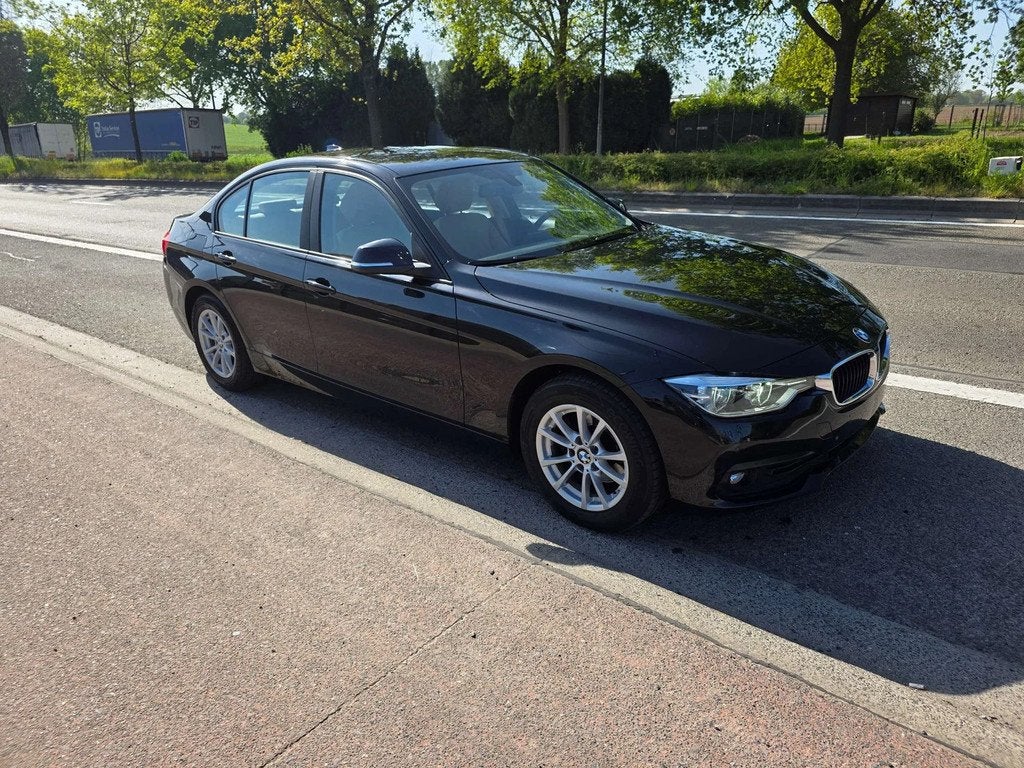 BMW 3 Serie 318 i 1EIG IN ZEER GOEDE STAAT MET VEEL OPTIES, 100 kW, Gebruikt, 136 pk, Zwart
