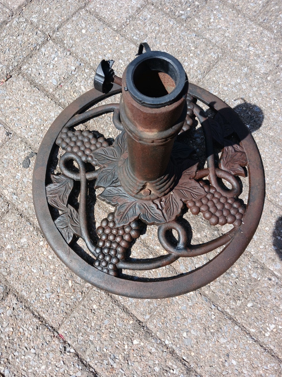 een mooie ijzeren  parasolvoet diameter 45cm, Tuin en Terras, Parasols, Ophalen, Parasolvoet