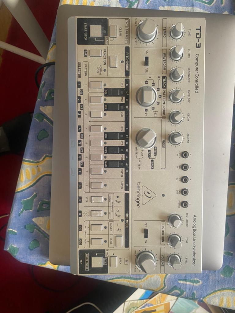 Behringer td 3, Musique & Instruments, Instruments | Accessoires, Comme neuf, Enlèvement