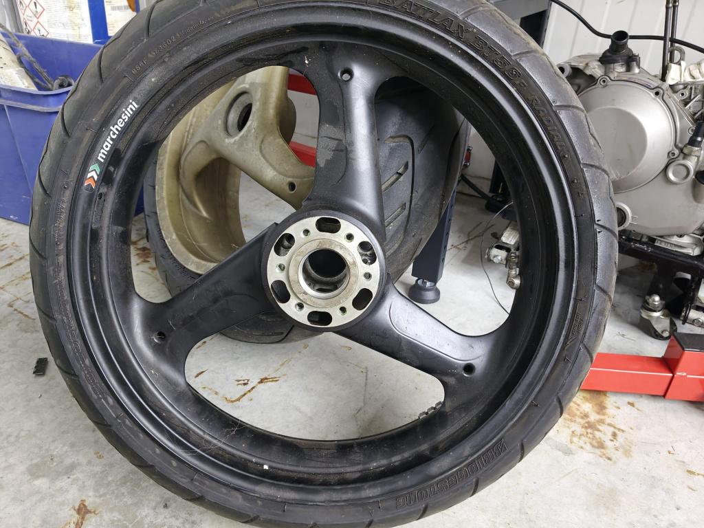 DUCATI MONSTER 696 VOORWIEL, Motoren, DUCATI, Gebruikt, Ophalen of Verzenden, Jackierogier@outlook.be