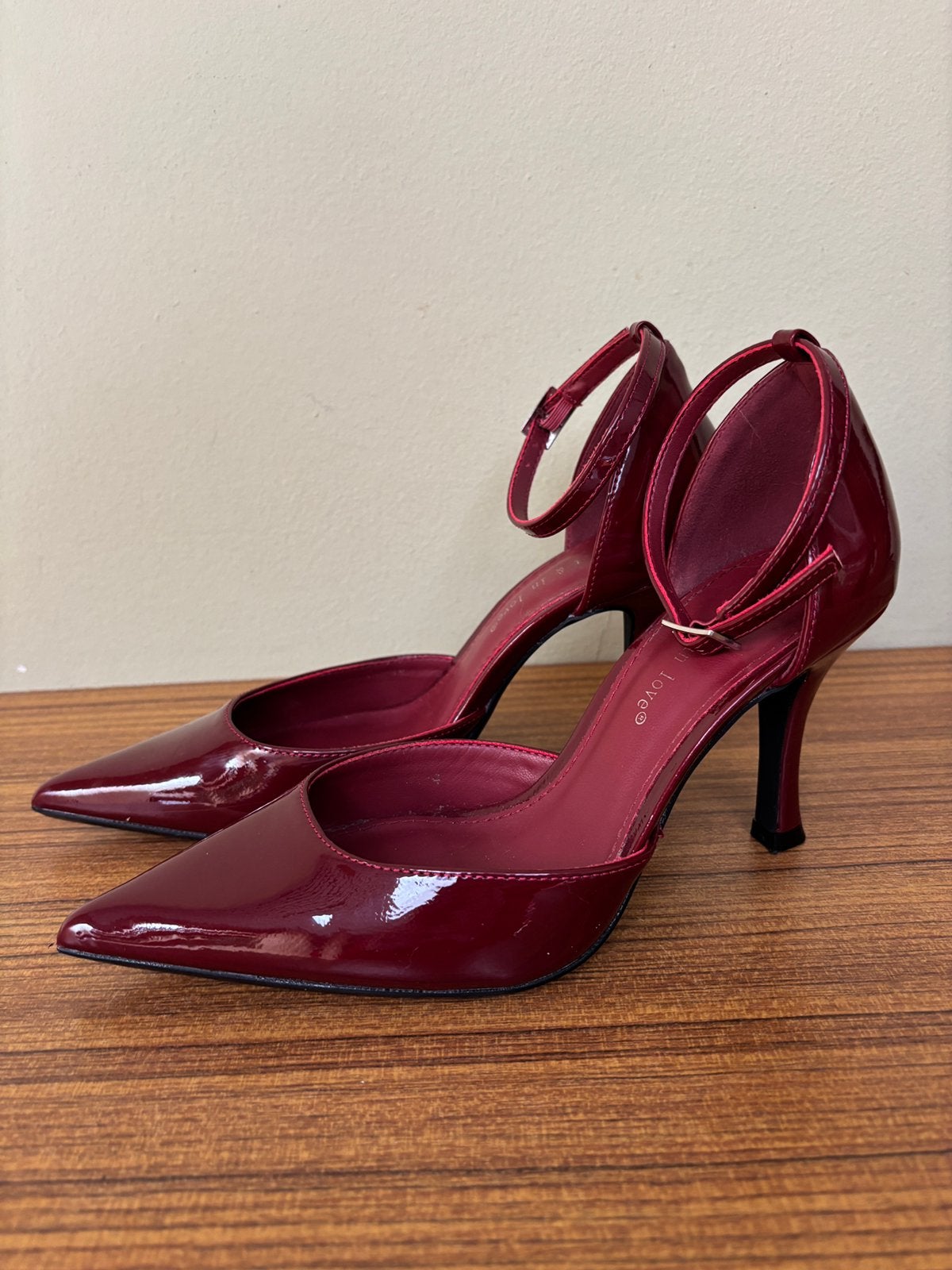 On feet & in love pump bordeaux T36, Kleding | Dames, Pumps, Ophalen of Verzenden, Zo goed als nieuw, Rood