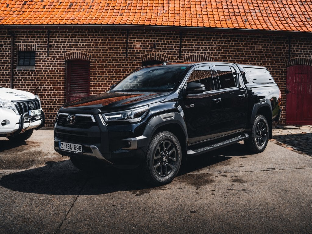Toyota Hilux Invincible hardtop €41.250 ex btw, Auto's, Automaat, 4 cilinders, Zwart, Leder