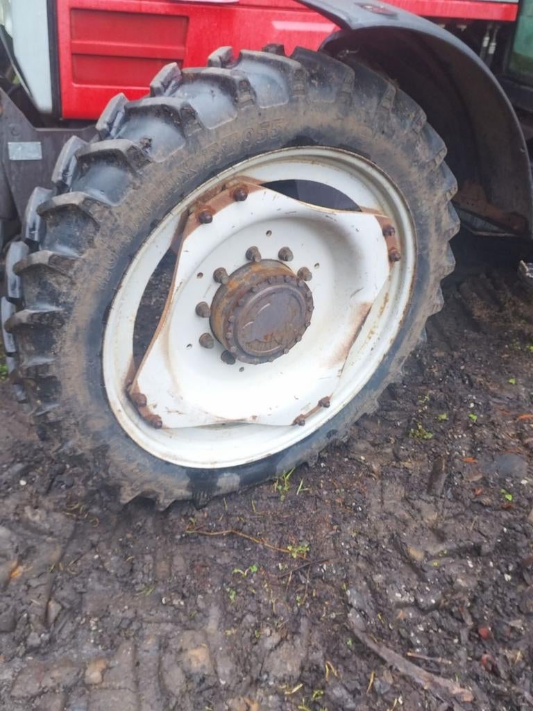 À vendre pneu de tracteur avec jantes, Articles professionnels