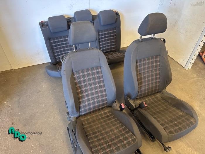 Kit revêtement (complet) d'un Volkswagen Golf (Golf 04-), Volkswagen, -, 3 mois de garantie, Utilisé