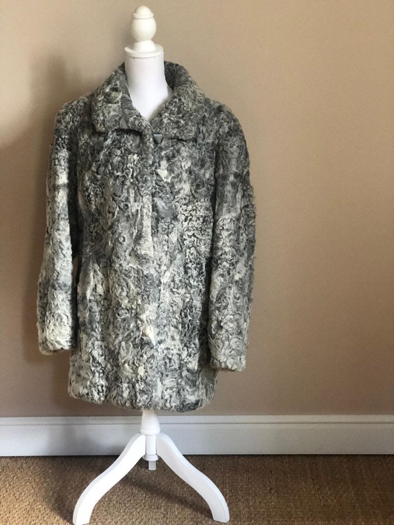 Manteau de fourrure vintage en astrakan gris, Taille 42/44 (L), Gris, Enlèvement ou Envoi, Paris Fourrures
