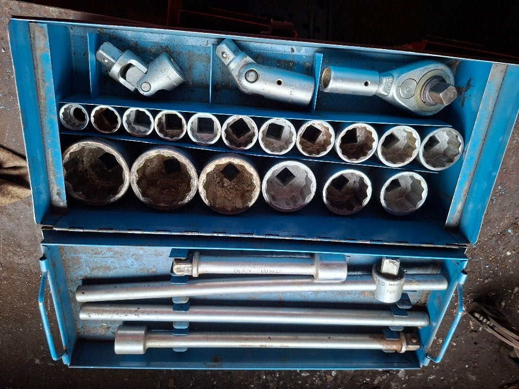 Coffret de douilles Sam, Enlèvement