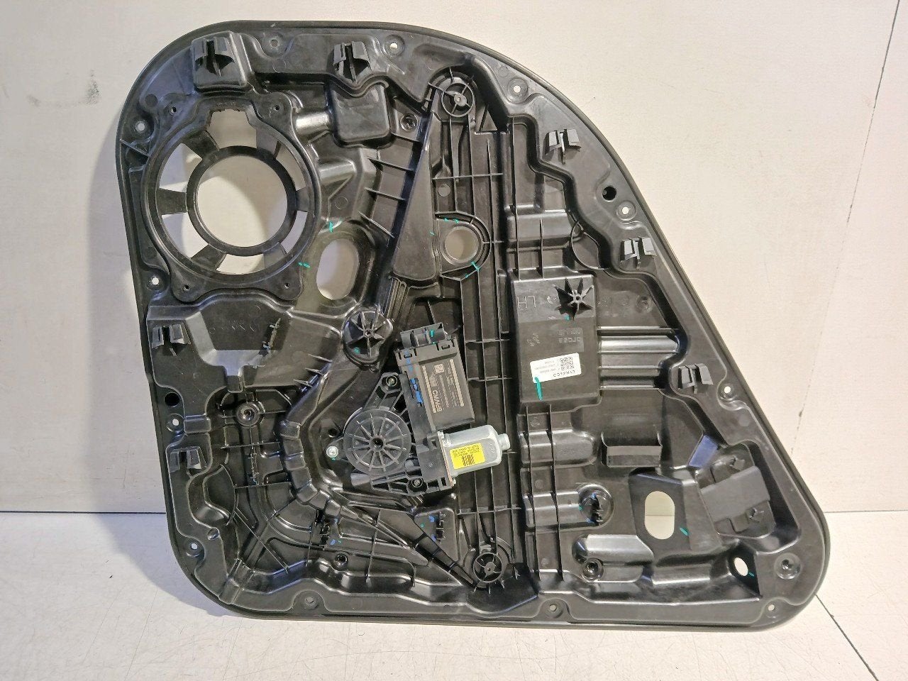 Raammechaniek elektrisch links achter Lynk & Co 01, Onderdelen@venauto.nl, Van der Ven Autorecycling B.V., Gebruikt, Ettenseweg 76, 4706 PB Roosendaal, The Netherlands