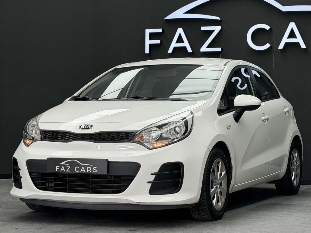 Kia Rio 1.2i Lounge * 1ER PROP + CLIM + GARANTIE *, Voorwielaandrijving, Stof, Gebruikt, Wit