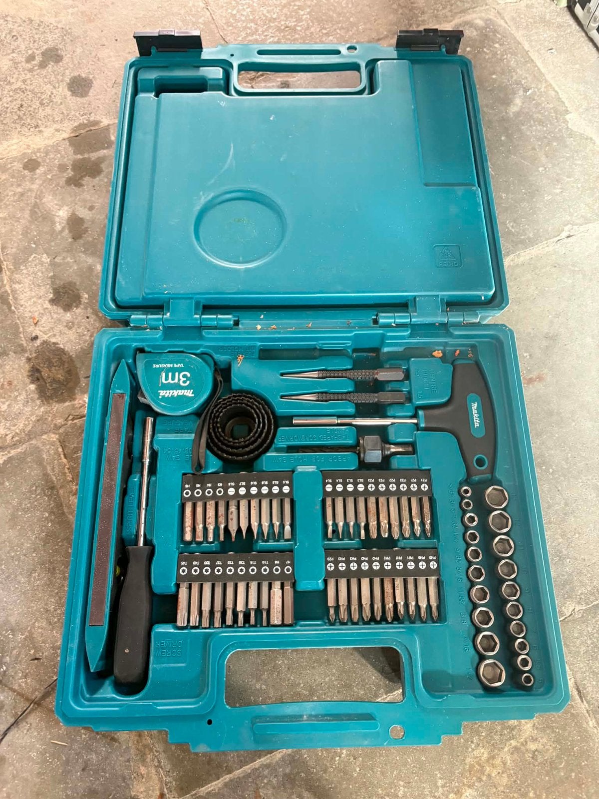 Gereedschap koffer van makita, Ophalen