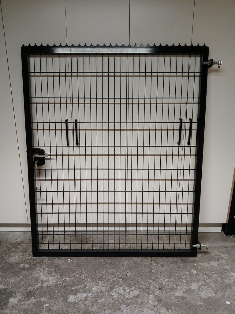 Metalen poort, Ophalen