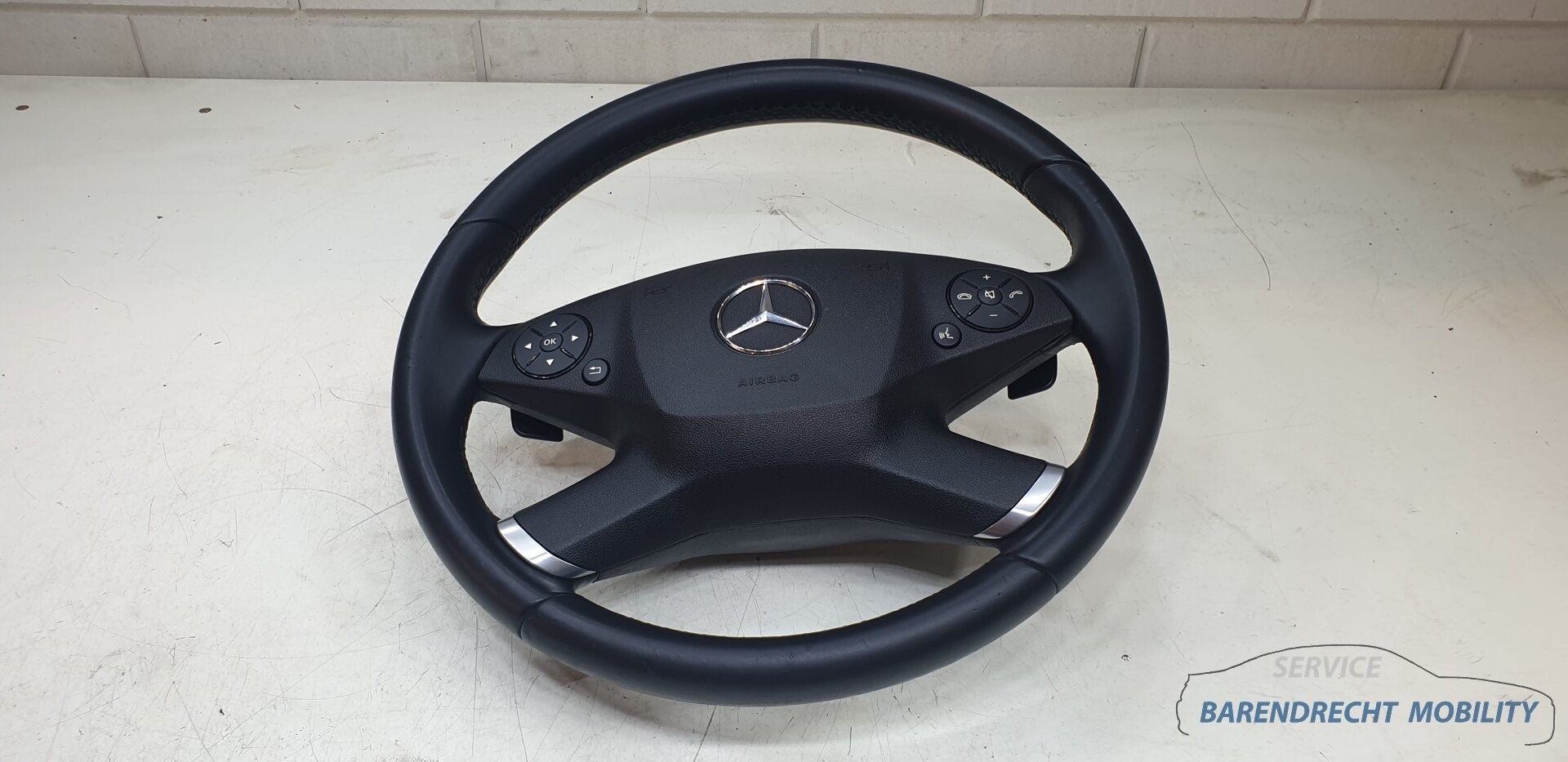 4-spaaks stuurwiel Mercedes W207 W212 E Klasse zwart stuurwi, Gebruikt, Mercedes-Benz AG, Mercedes-Benz, Mercedesstrasse 120
70372  Stuttgart, DE