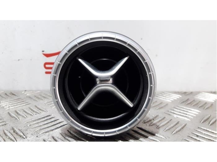 Grille aération tableau de bord d'un Mercedes CLA, 3 mois de garantie, Utilisé, -, -
