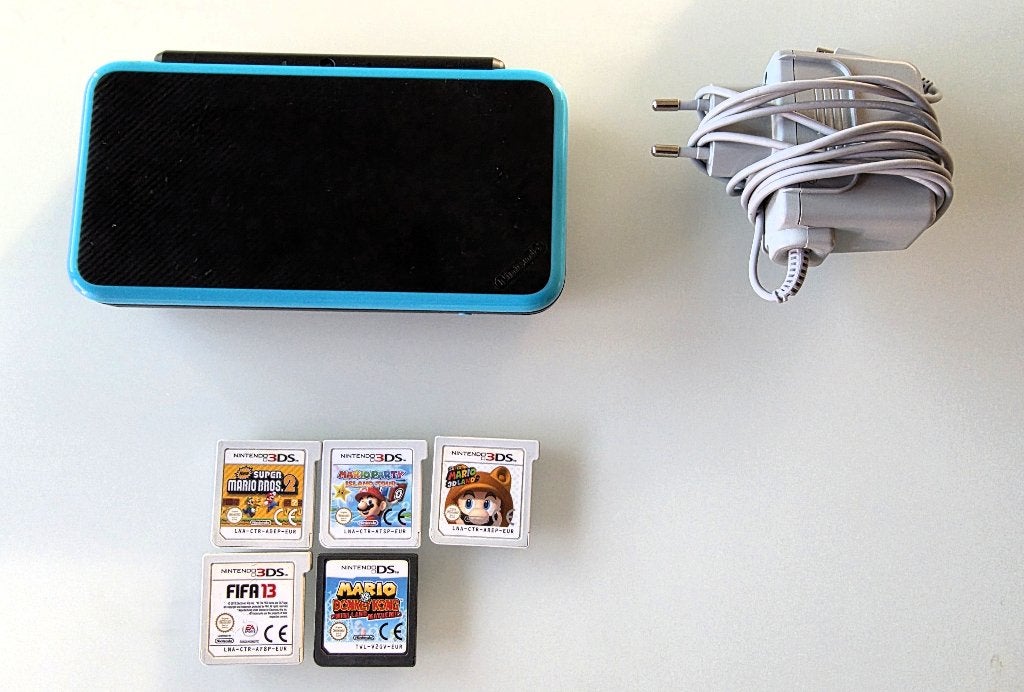 Nintendo New 2 DS XL met 3 Mario games / Donkey en Fifa, Enlèvement ou Envoi, 2DS, Avec jeux