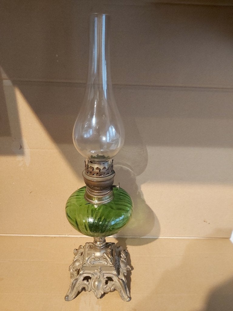 Lampe a pétrole vintage, Quinquet verre moulé vert, Antiquités & Art, Enlèvement ou Envoi