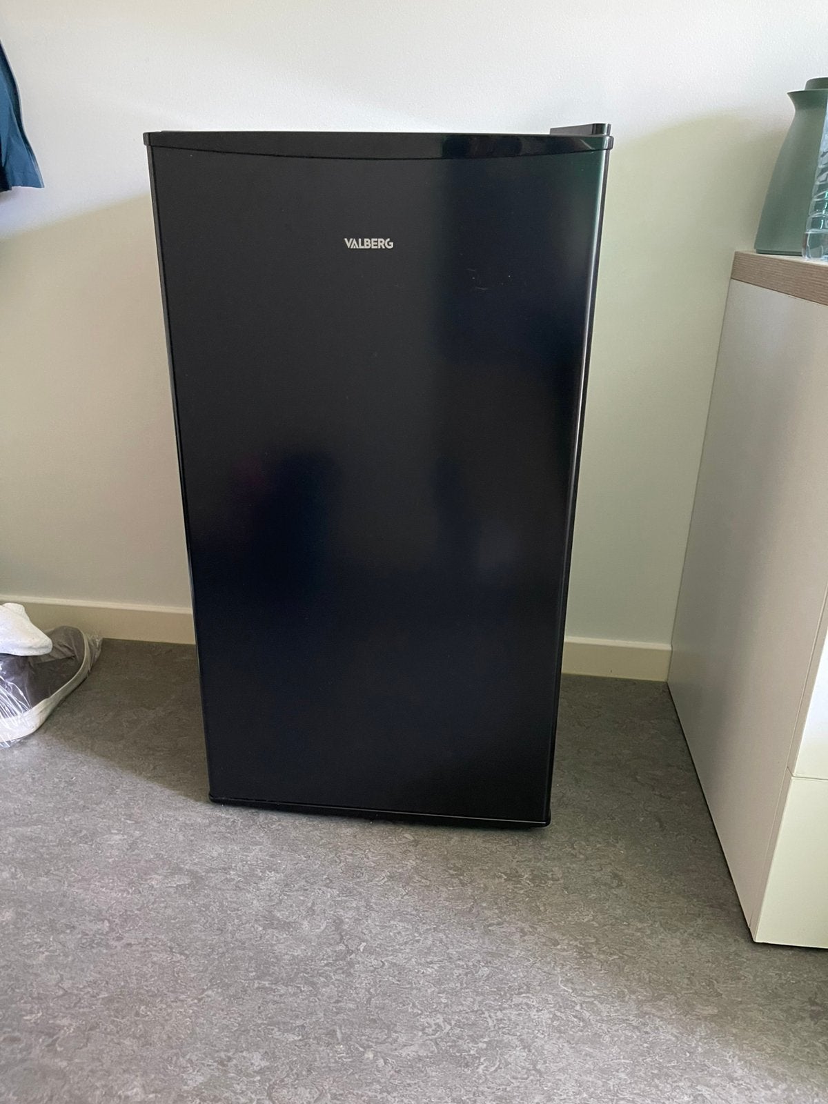 Valberg noir, 75 à 100 litres, Enlèvement, Comme neuf, Avec compartiment congélateur