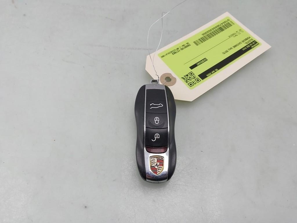 SLEUTEL Porsche Cayenne II (92A) (01-2010/12-2018), Auto-onderdelen, Gebruikt, Porsche Deutschland GmbH, Porscheplatz 1
70435  Stuttgart, DE